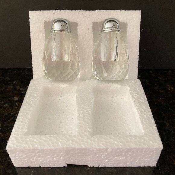 Fifth Avenue Crystal Reflections Pear-shaped Checkerboard Cut Salt & Pepper Set - Picture 2 of 3